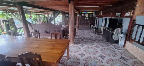 โต๊ะกินข้าว ชุดรับแขก และมุมทีวี
